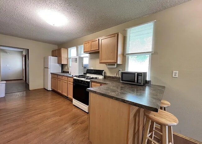Photo - 202 14th Ave SW