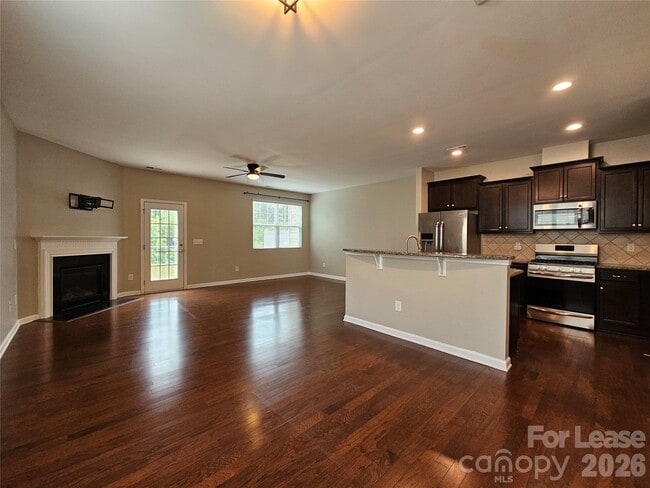 Building Photo - 3233 Yarmouth Ln