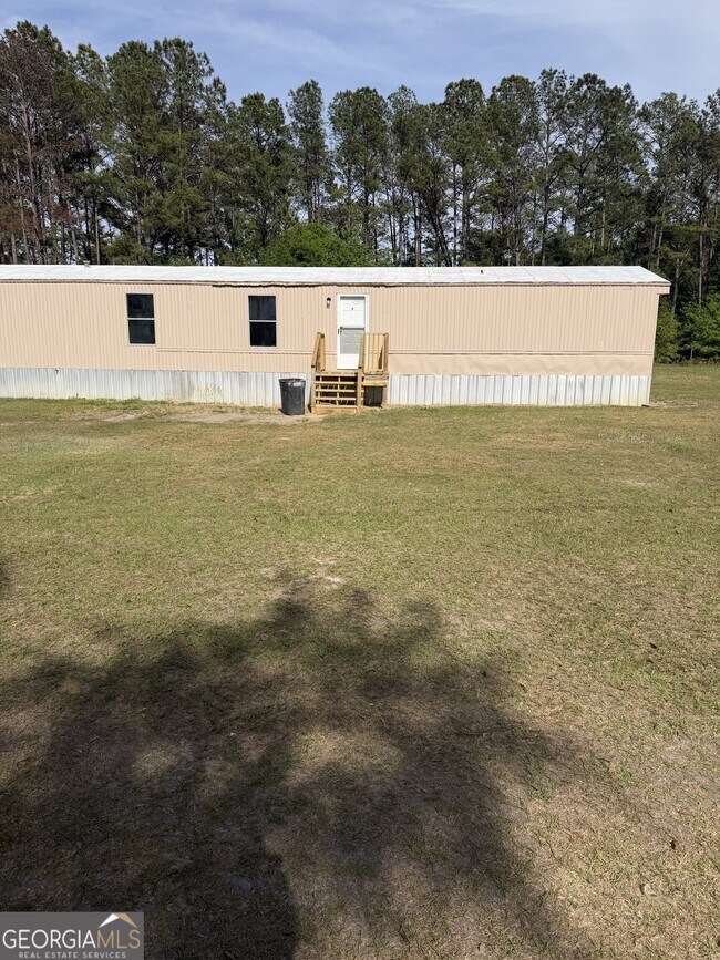 Building Photo - 220 Sycamore Ln