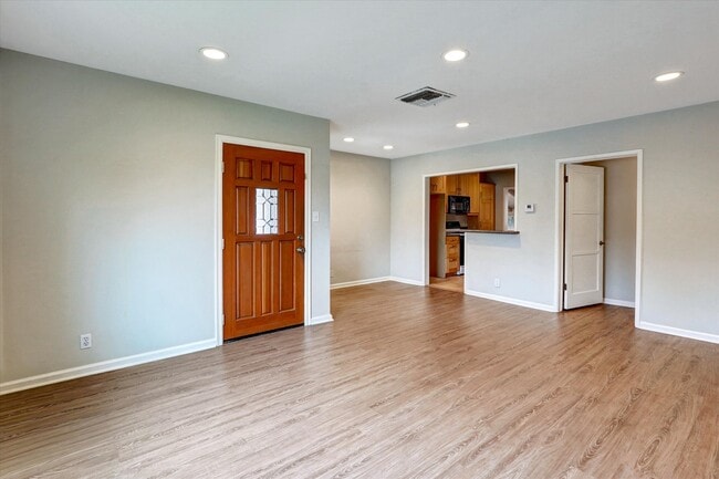 Photo - 5863 Alonzo Ave