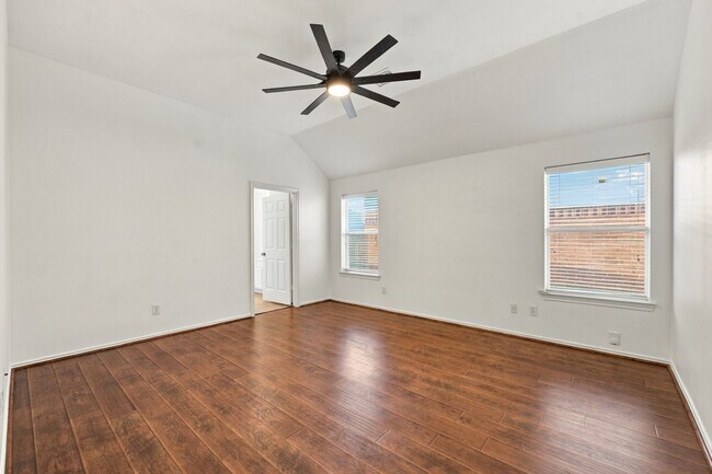 4112 Merlet Dr
