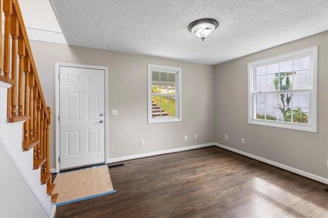 Photo - Radford, 3 BR / 2 BA, Available NOW