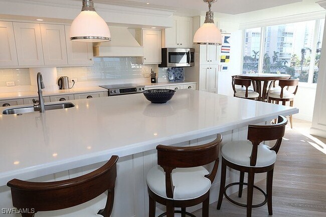 Building Photo - 4041 Gulf Shore Blvd N Unit 301