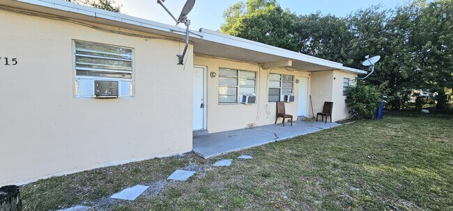 Photo - 1715 NW 8th Ct