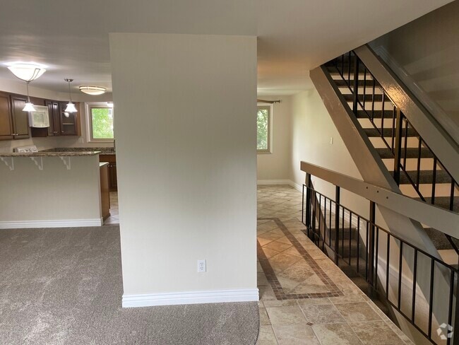 Building Photo - 411 E Highline Cir Rental