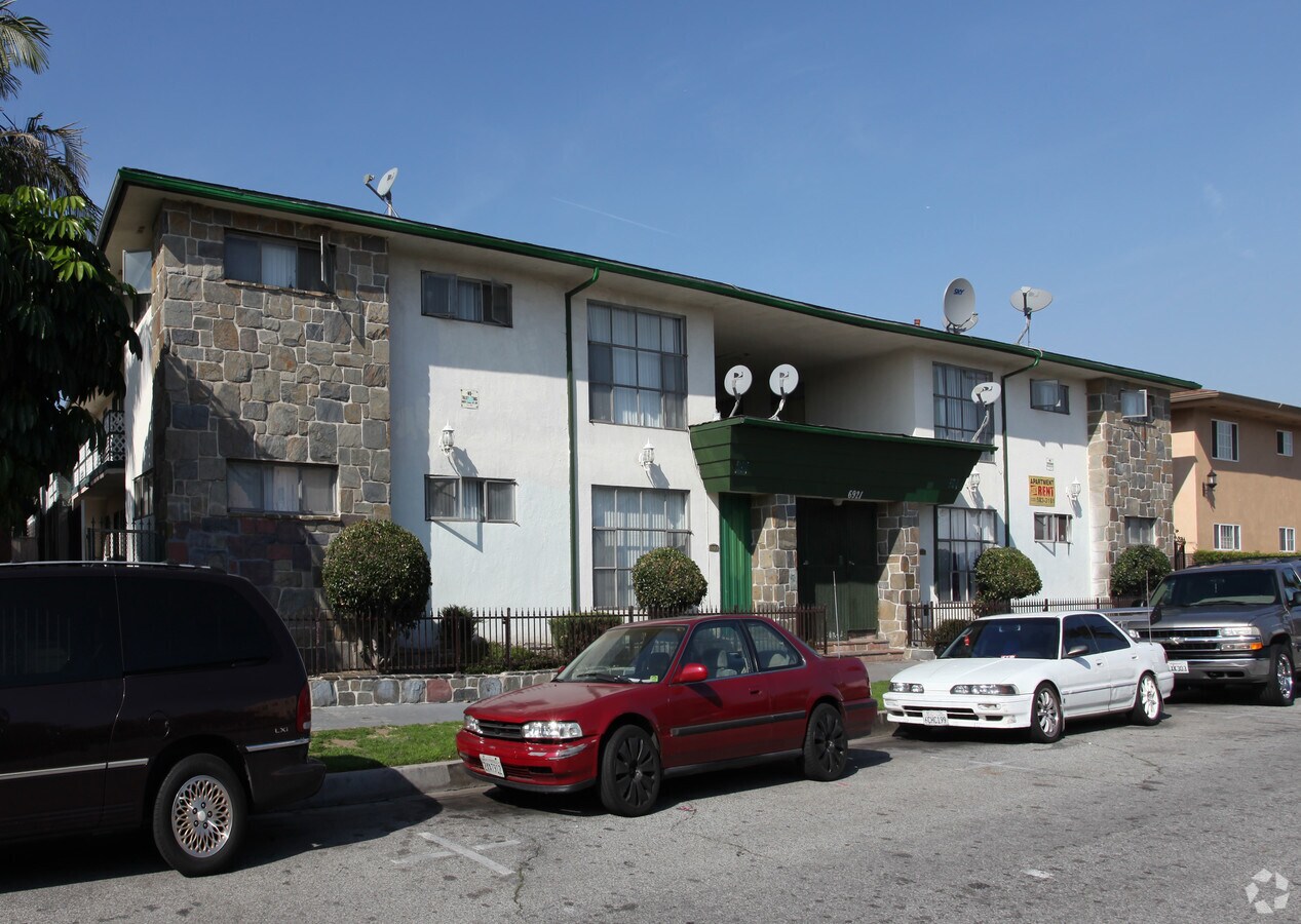Templeton Street Apartments - Templeton Street Apartments