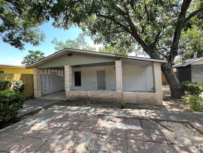 Building Photo - Cozy 2-Bedroom Casita Near St. Mary’s Univ... Rental