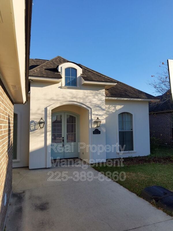 Photo - 10950 Hillpark Ave House