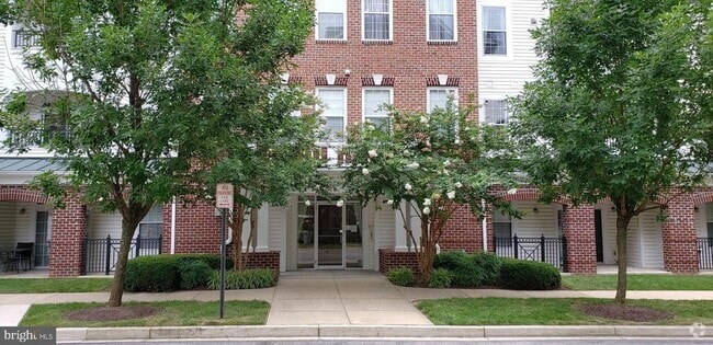 Building Photo - 5800 Clipper Ln Unit 301 Rental
