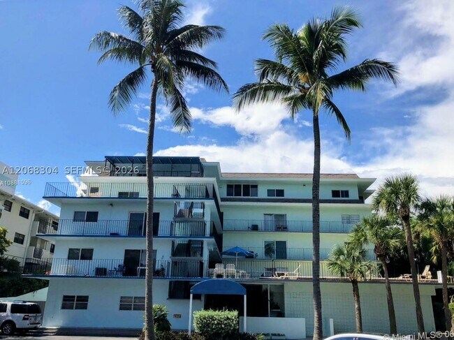 Building Photo - 2539 S Bayshore Dr Unit 229CR