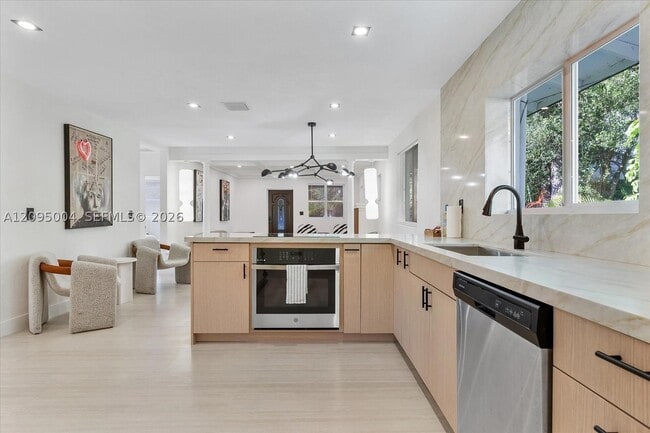 117 NE 48th St