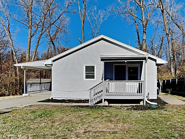 Building Photo - Updated 3-Bed Home with Granite Kitchen Near Shopping & Highways – Independence, MO