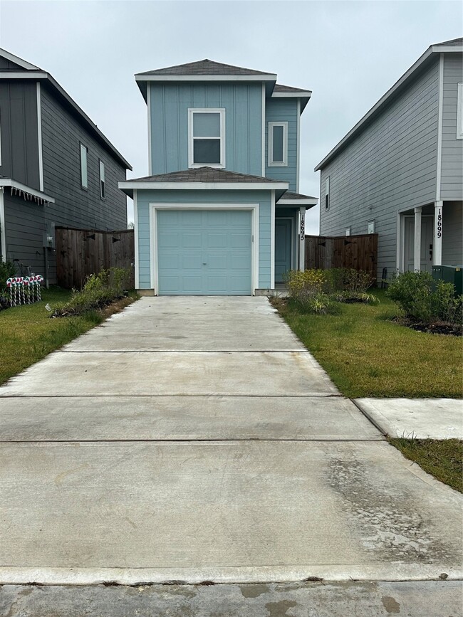 Building Photo - 18695 San Salvo Dr