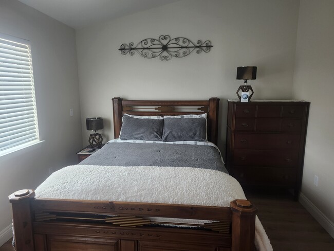 Bedroom with Queen bed