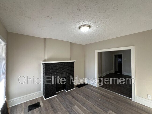 810 Reinhard Ave