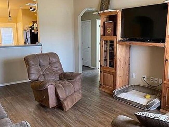 Photo - Charming Mustang Home with Garage, Fenced ...