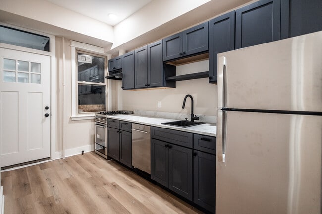 Photo - 4535 Commonwealth St