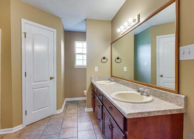 Photo - 206 Maddux Ct