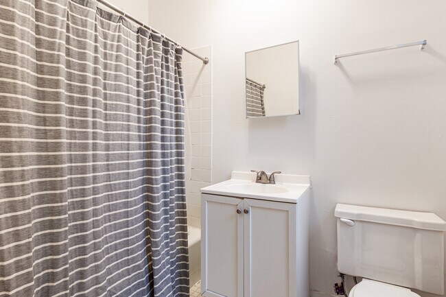 662 W Cornelia Ave Unit 16