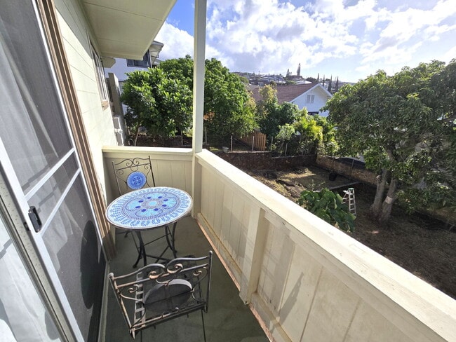 Photo - Downstairs unit of House - 2br/1ba/1pkg Kaimuki area Unit B (DOWNSTAIRS)