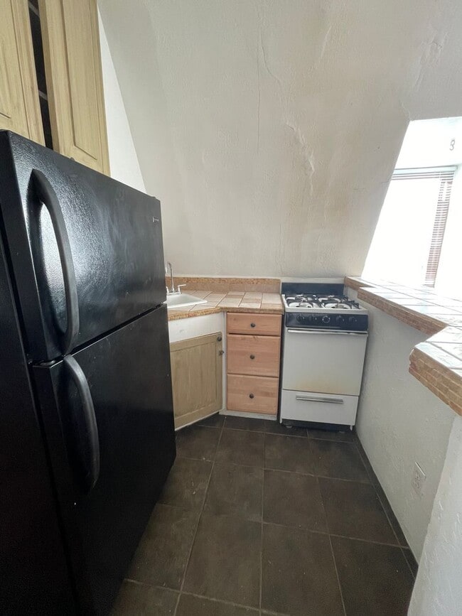 Photo - 1 Bedroom apartment with rooftop Balcony! Unit #10