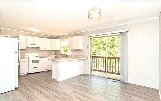 Photo - 758 Amber Dr