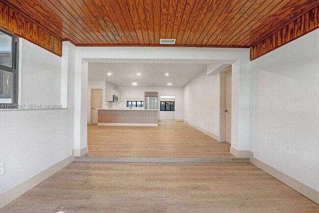 Photo - 450 NW 140th St