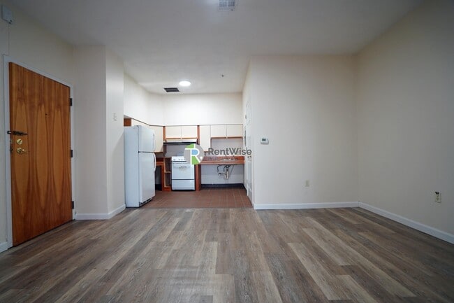 Photo - 81 Essex St Unidad 82