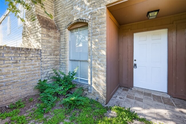 Photo - 8646 Maplecrest Dr