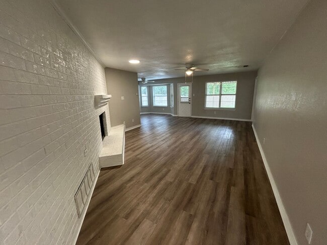 Photo - 1900 Sq Feet of Living Space