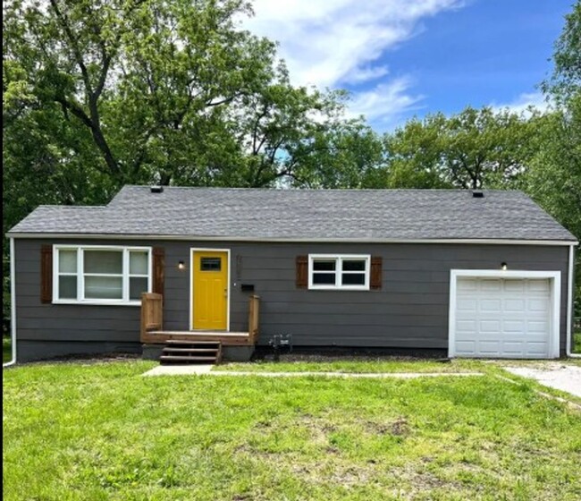 Cute 2 Bed, 1 Bath Home in Raytown – Updat... - Cute 2 Bed, 1 Bath Home in Raytown – Updat...