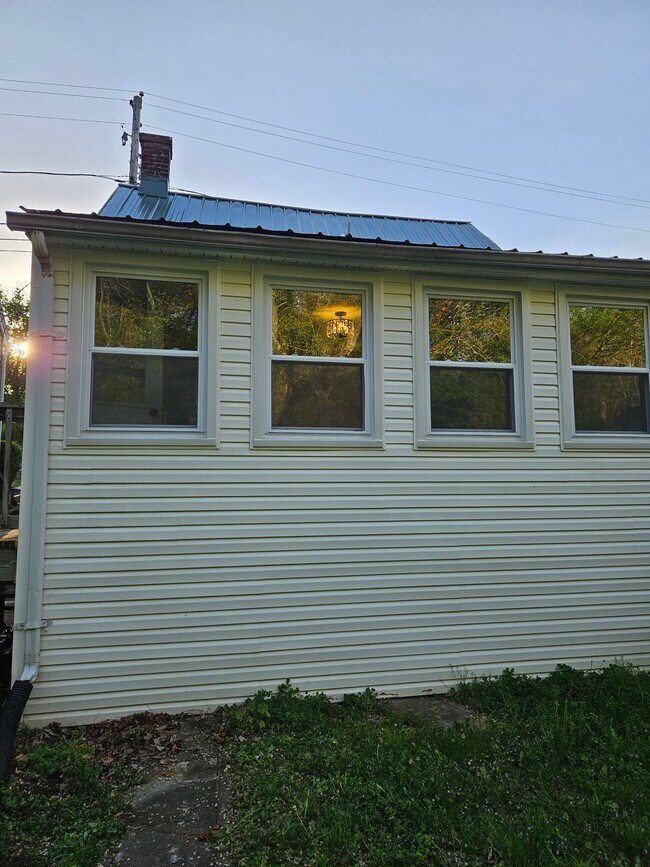 Photo - 114 College St