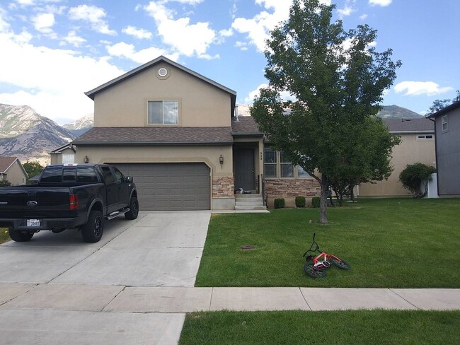 Building Photo - 5 bedroom, 3 bathroom Single Family house ...