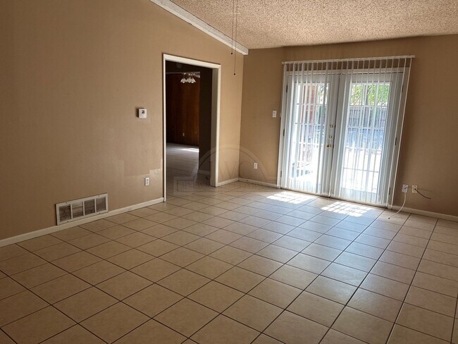 Photo - 2404 Carnation Dr