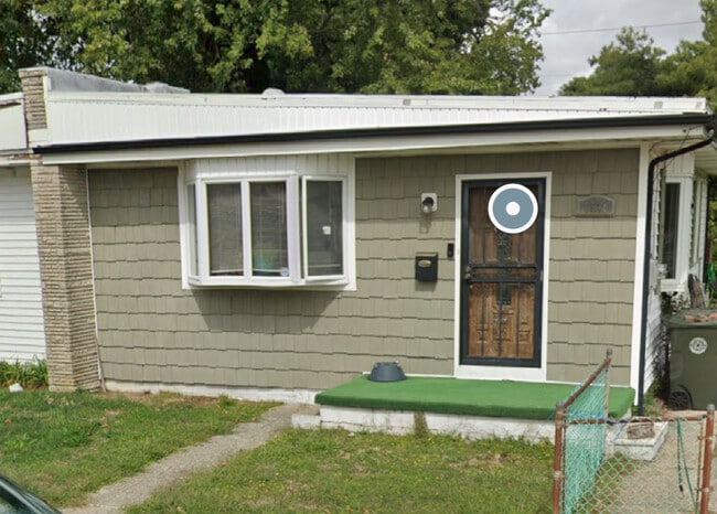 Building Photo - 1531 Beach Ave Unit 1531 Beach Ave Rental