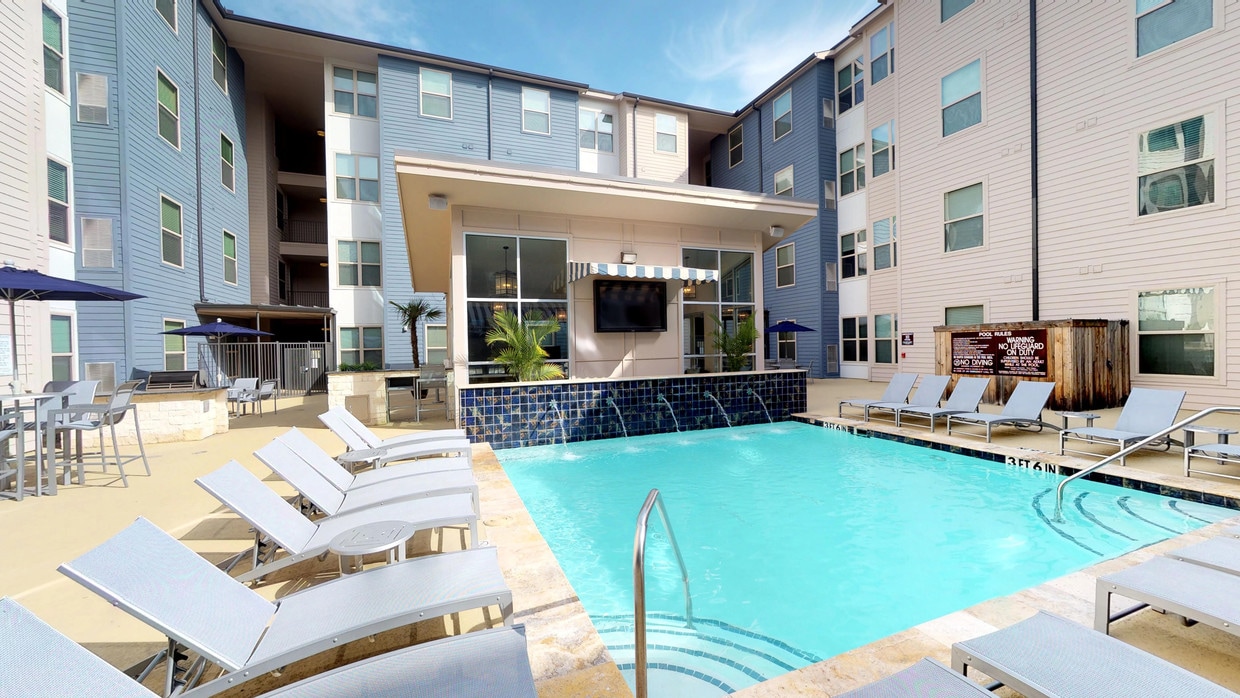 Photo - Cherry Street | Student Housing Apartments