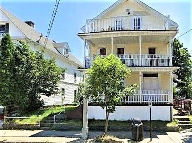 Building Photo - 72 Pocasset Ave Unit 3 Rental