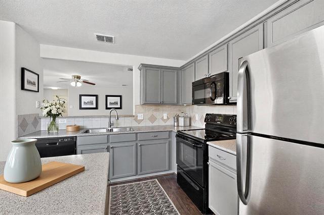 Photo - 2011 Bishop Hill