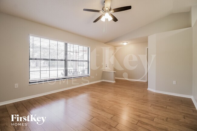 Photo - 3260 St James Ave