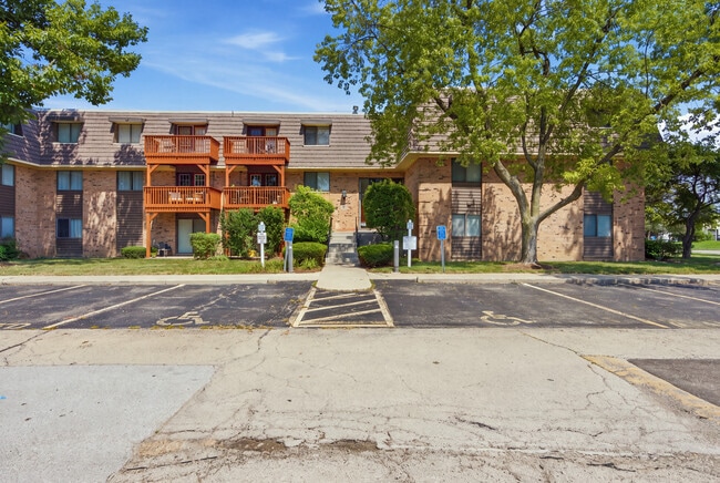 Building Photo - 1895 Tall Oaks Dr Unit 3508
