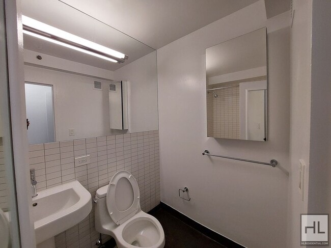 Photo - East 39th Street Unit 25F