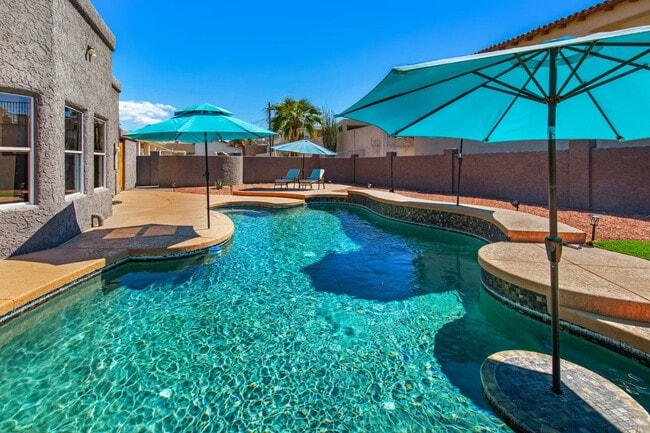 Building Photo - 1800 Burgundy Dr