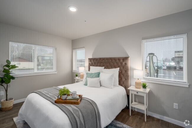 2BR, 2BA - 958SF - Bedroom