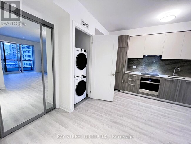 Photo - 65 Broadway Ave Unité 1211