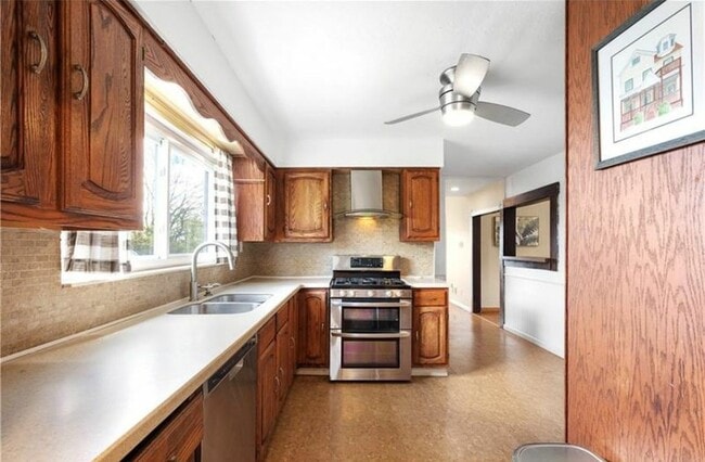 Photo - 310 Marsonia St