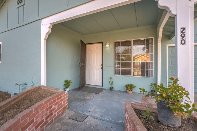Photo - 290 Lindley Dr