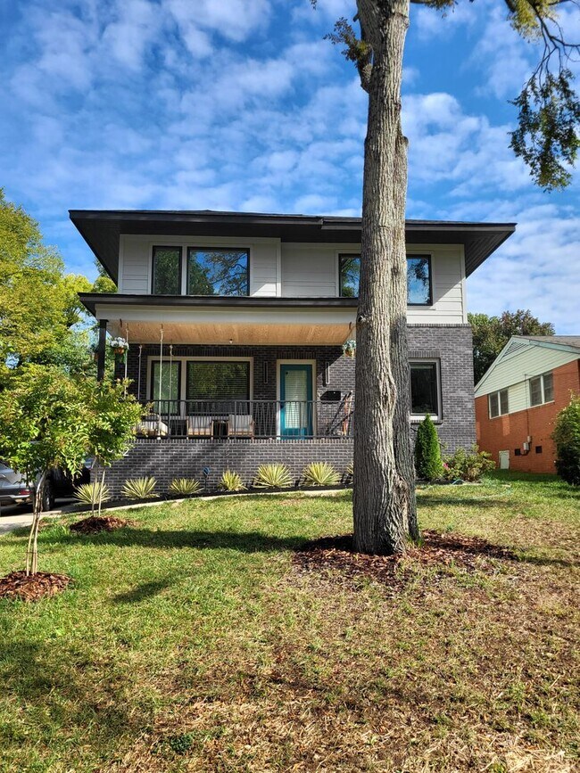 Building Photo - Furnished home in Lincoln Heights