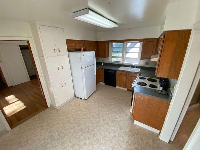 Photo - Crestview Three Bedroom House with Garage