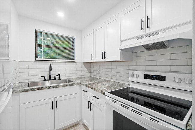 Building Photo - 626 N Federal Hwy