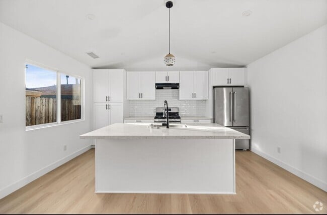 Building Photo - 1 Bedroom 1 bath Brand New Cottage $3,950 ... Rental